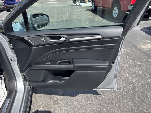 Used 2020 Ford Fusion Titanium image 27