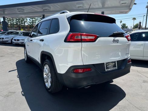 Used 2015 Jeep Cherokee Sport image 20