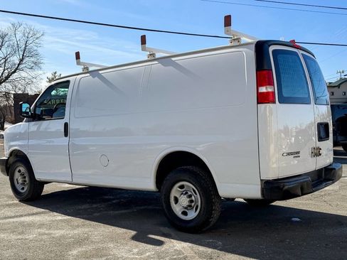Used 2017 Chevrolet Express 2500 image 6