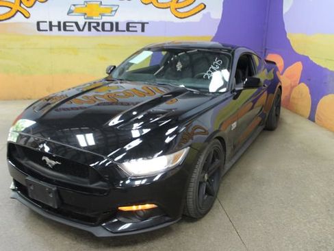 Used 2017 Ford Mustang GT RWD image 4