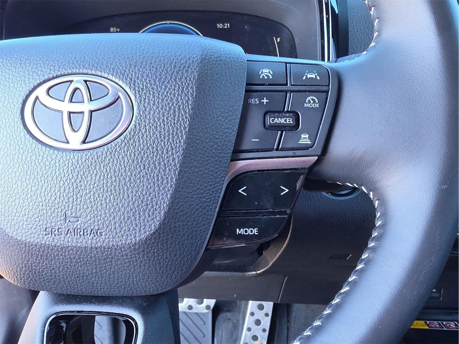 Used 2025 Toyota Camry SE FWD image 25