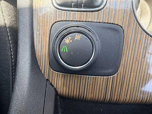 Used 2017 GMC Acadia SLE FWD image 13