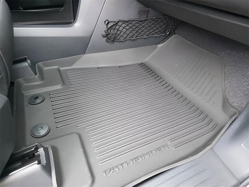 New 2025 Nissan Pathfinder Platinum image 16