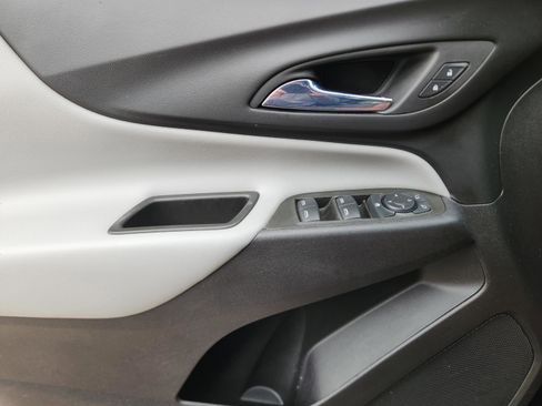 Used 2024 Chevrolet Equinox LS w/ Driver Confidence II Package FWD image 19
