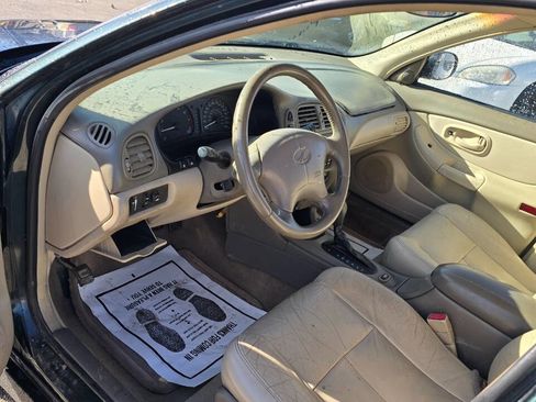Used 2001 Oldsmobile Intrigue GL w/ Premium Leather Pkg image 7