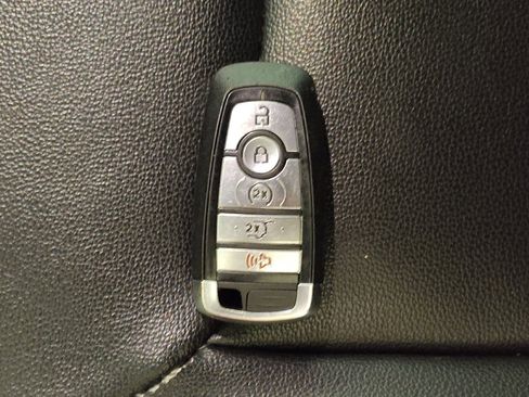 Used 2020 Ford Explorer XLT w/ Equipment Group 202A AWD/4WD image 32