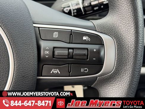 Used 2025 Kia Sportage LX image 23