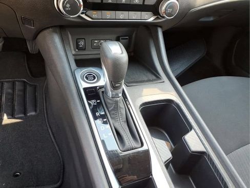 Used 2025 Nissan Sentra SV FWD image 27