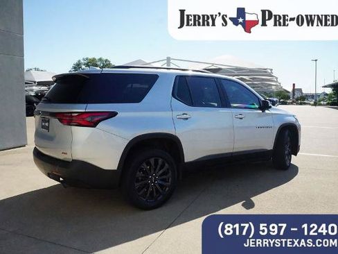 Used 2022 Chevrolet Traverse RS FWD image 5