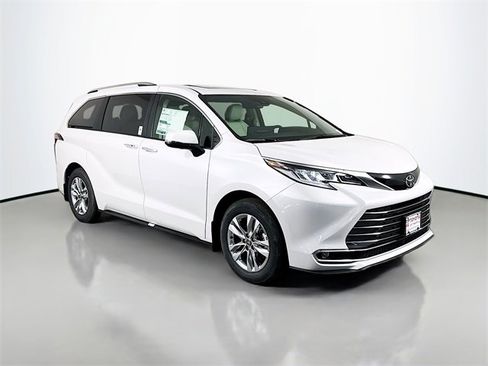 New 2026 Toyota Sienna Limited image 10