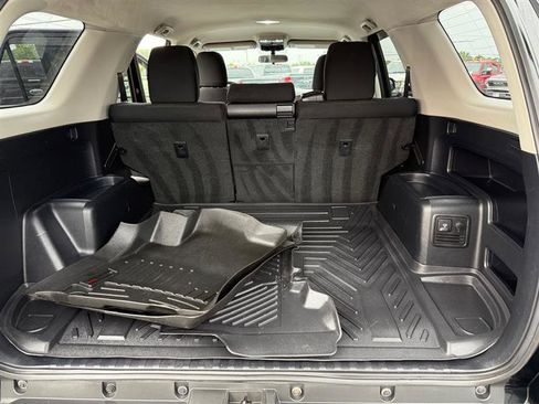 Used 2018 Toyota 4Runner TRD Off-Road image 10