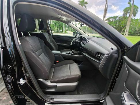 Used 2024 Nissan Rogue SV FWD image 39
