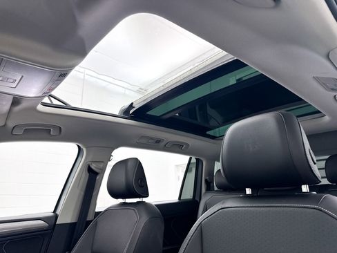 Used 2022 Volkswagen Tiguan SE image 3