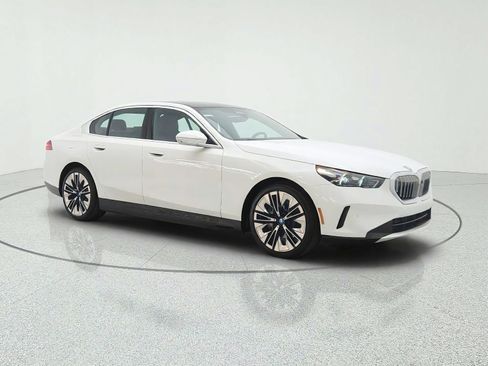 Used 2025 BMW i5 xDrive40 w/ Premium Package AWD/4WD image 3
