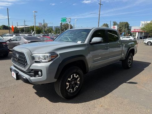 Used 2019 Toyota Tacoma TRD Off-Road w/ Technology Package AWD/4WD image 4