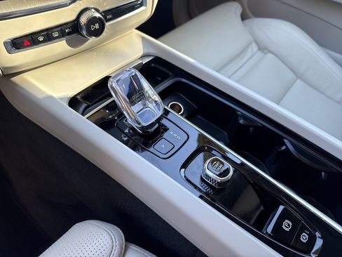 Used 2023 Volvo XC60 B5 Ultimate w/ Climate Package image 29