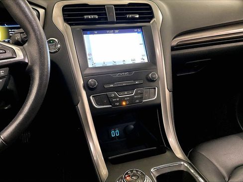 Used 2019 Ford Fusion SEL image 6