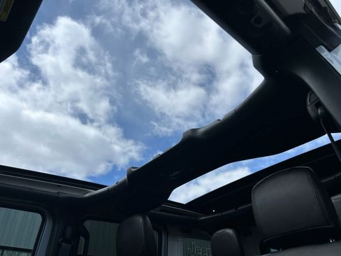 Used 2023 Jeep Wrangler Sahara w/ Cold Weather Group image 15