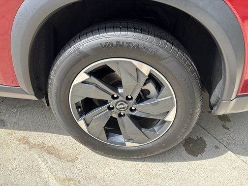 Used 2025 Nissan Rogue SV AWD/4WD image 33