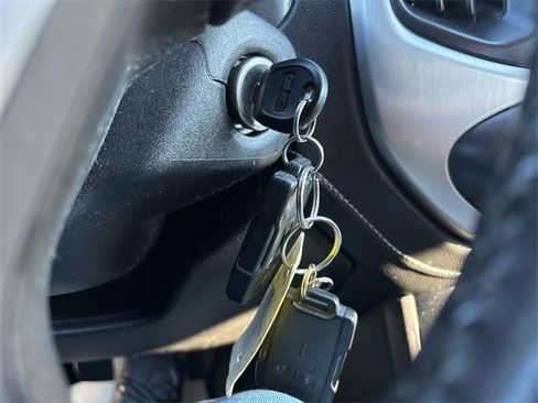 Used 2019 GMC Canyon SLE w/ SLE Convenience Package image 39