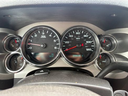 Used 2014 Chevrolet Silverado 2500 LT w/ Interior Plus Package AWD/4WD image 19