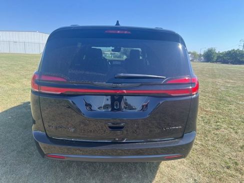New 2026 Chrysler Pacifica Limited w/ S Appearance Package image 6