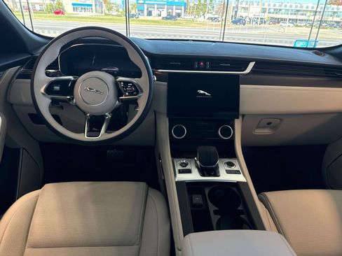 New 2025 Jaguar F-PACE R-Dynamic S image 9