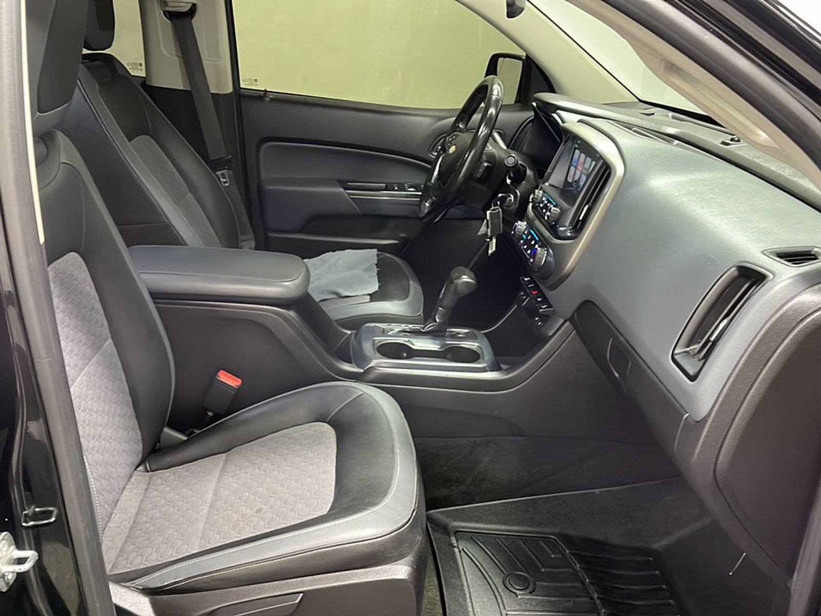 Used 2017 Chevrolet Colorado Z71 AWD/4WD image 21