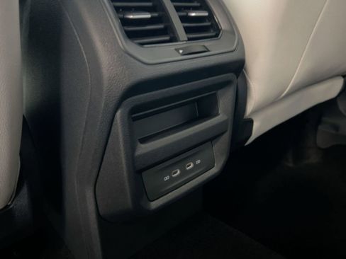 New 2026 Volkswagen Taos SE image 32