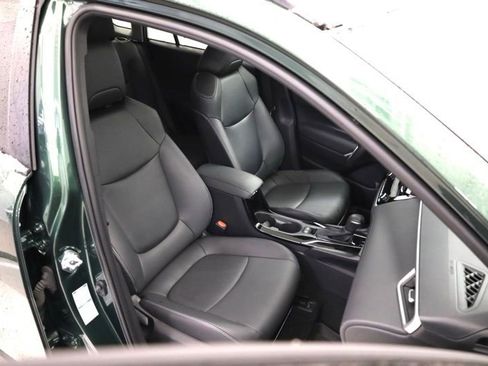 Used 2022 Toyota Corolla Cross XLE w/ Convenience Package image 31