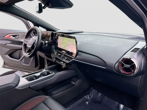 Used 2025 Chevrolet Equinox EV RS w/ Convenience Package II image 27