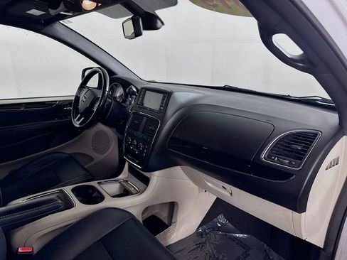 Certified 2019 Dodge Grand Caravan SXT image 34