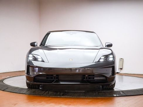 Used 2025 Porsche Taycan image 11