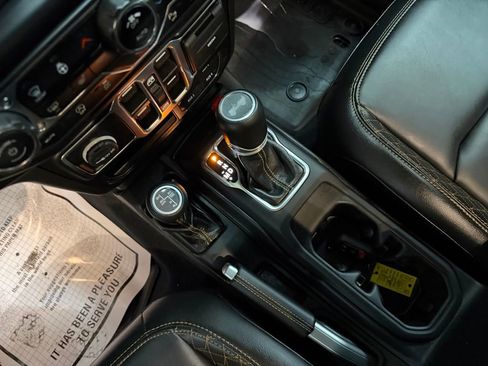 Used 2022 Jeep Wrangler Unlimited Sahara image 32