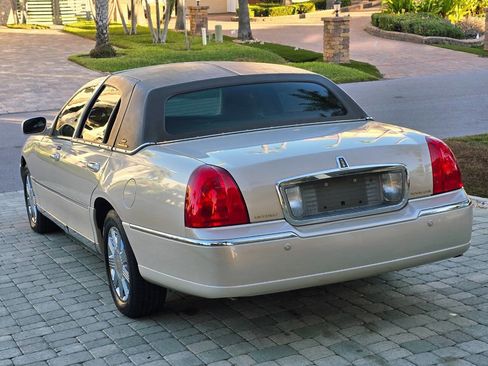Used 2003 Lincoln Town Car Cartier image 38