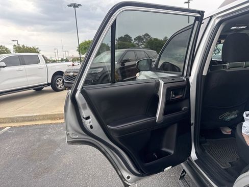 Used 2022 Toyota 4Runner SR5 AWD/4WD image 16