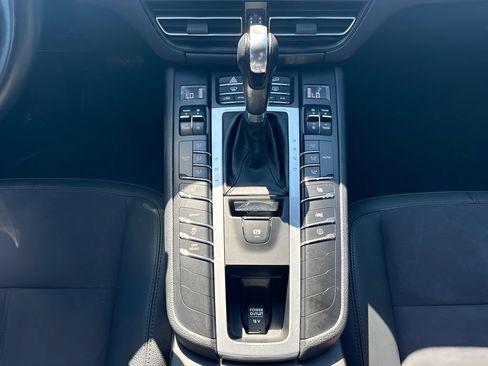 Used 2021 Porsche Macan AWD/4WD image 18