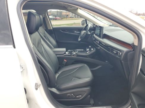 Certified 2023 Lincoln Nautilus Reserve image 9