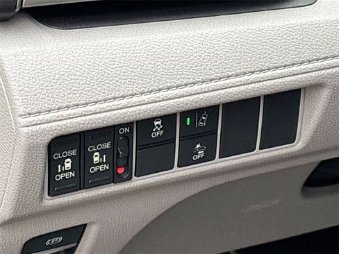 Used 2018 Honda Odyssey EX image 10