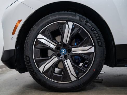 Used 2023 BMW iX xDrive50 w/ Ultimate Package 2 image 11