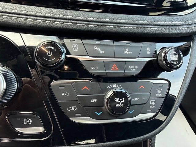 Used 2026 Chrysler Pacifica Limited FWD image 20