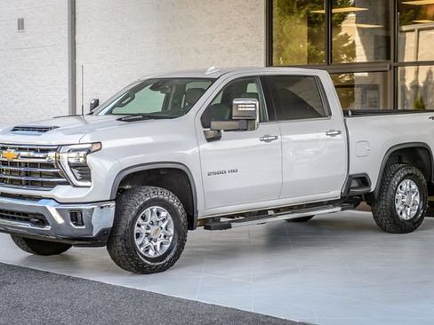 Used 2024 Chevrolet Silverado 2500 LTZ AWD/4WD image 6