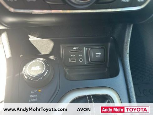 Used 2016 Jeep Cherokee Latitude w/ Comfort/Convenience Group AWD/4WD image 24