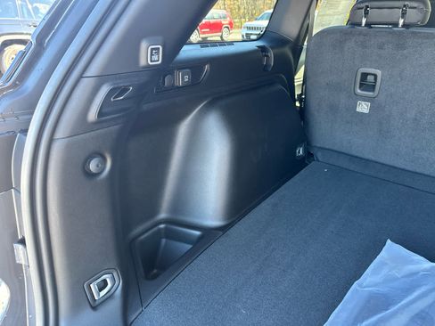 New 2025 Jeep Grand Cherokee Laredo w/ Luxury Tech Group I image 26