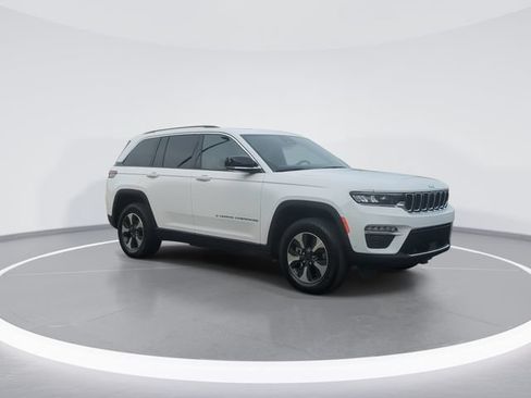Used 2022 Jeep Grand Cherokee Limited 4xe w/ Luxury Tech Group II AWD/4WD image 2