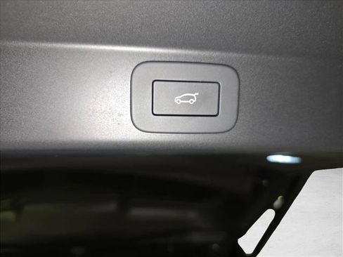 Used 2025 Land Rover Range Rover Sport Dynamic SE AWD/4WD image 13