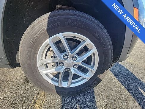 Used 2023 Jeep Grand Cherokee L Laredo image 8