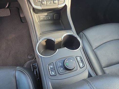 Used 2024 GMC Terrain SLT image 16