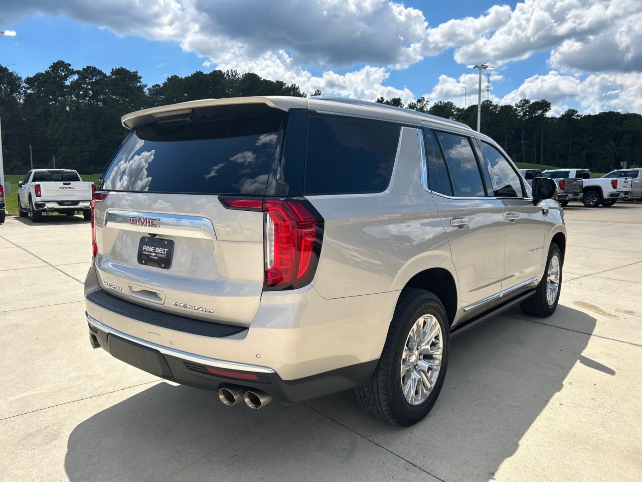 Used 2022 GMC Yukon Denali RWD image 3