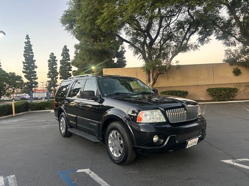 Used 2004 Lincoln Navigator Luxury image 25
